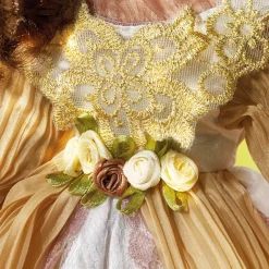 Décorations-Tempsl Poupée d'ornement du printemps Camelia ou Eglantine